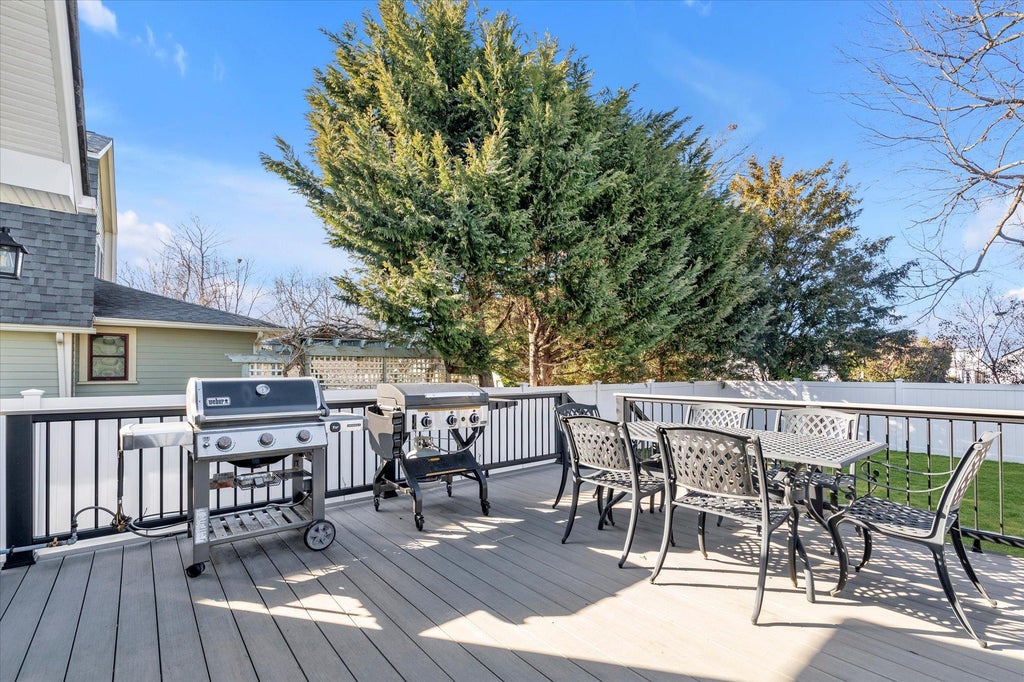 14 of 19 - 617 Haig St., Baldwin, NY