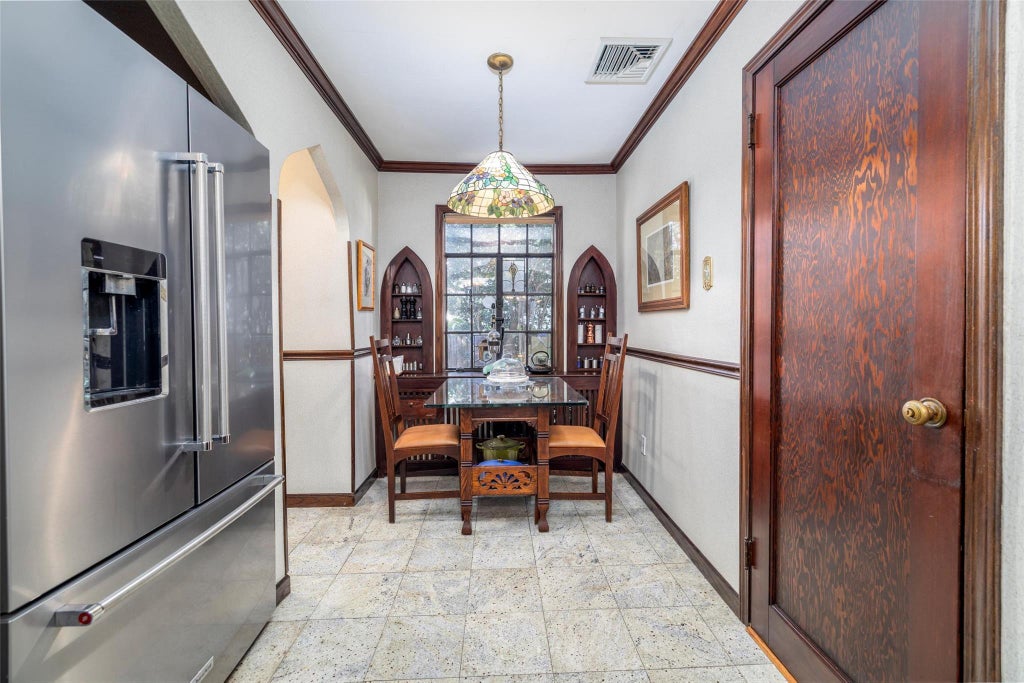 9 of 26 - 58 Strathmore Lane, Rockville Centre, NY