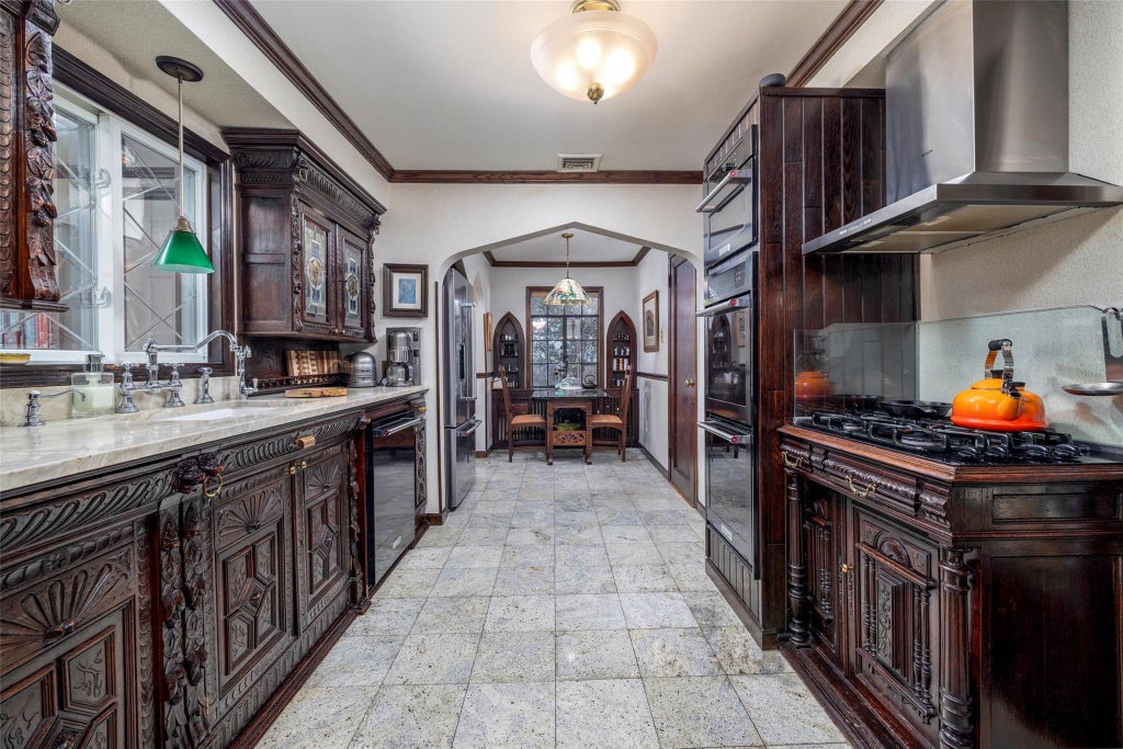 8 of 26 - 58 Strathmore Lane, Rockville Centre, NY