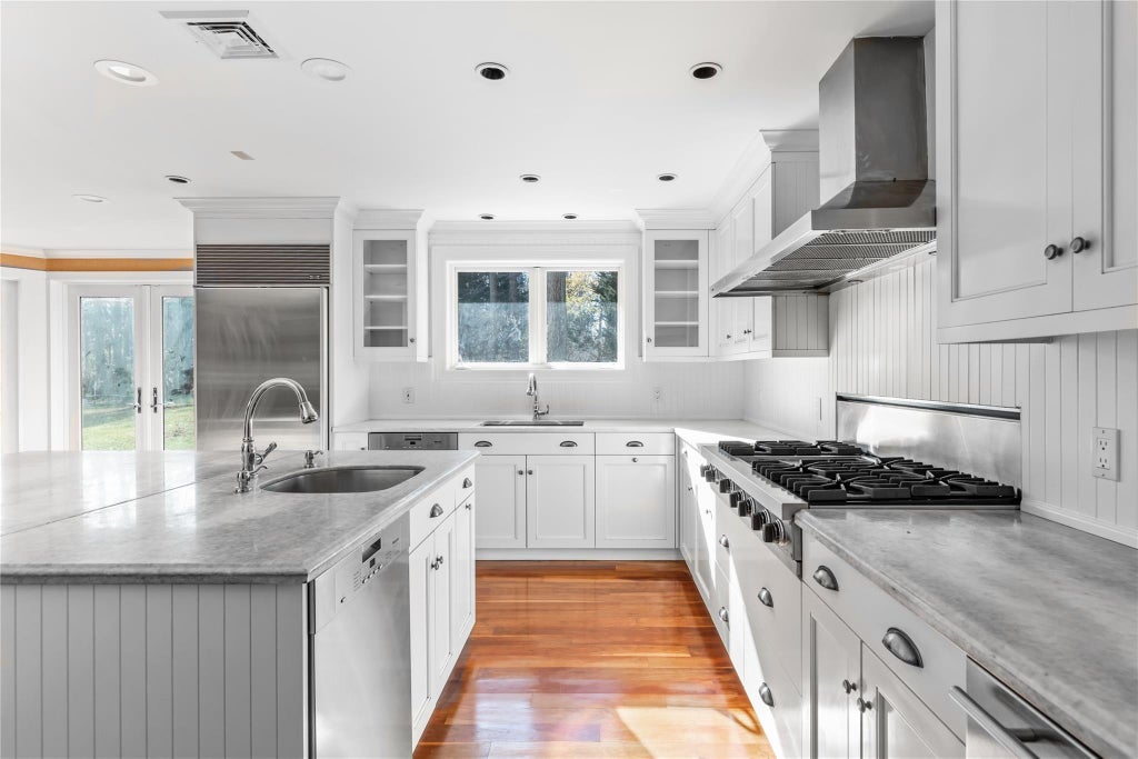 11 of 32 - 1620 Old Cedar Swamp Road, Brookville, NY