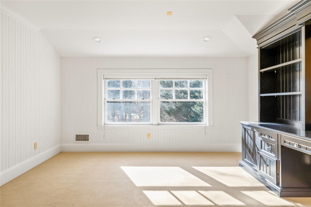 24 of 32 - 1620 Old Cedar Swamp Road, Brookville, NY