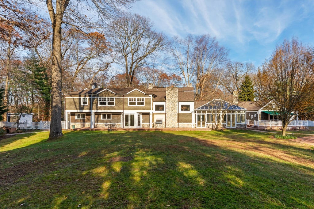 29 of 32 - 1620 Old Cedar Swamp Road, Brookville, NY