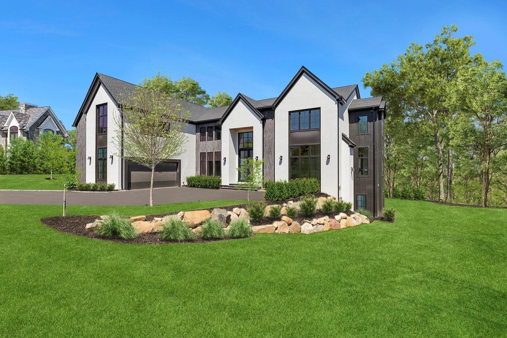 1 of 32 - 28 Earle Drive, Muttontown, NY