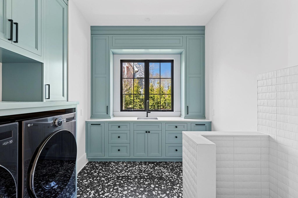 17 of 32 - 28 Earle Drive, Muttontown, NY