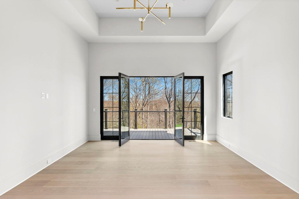 22 of 32 - 28 Earle Drive, Muttontown, NY