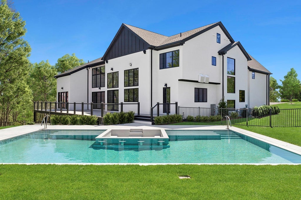 31 of 32 - 28 Earle Drive, Muttontown, NY