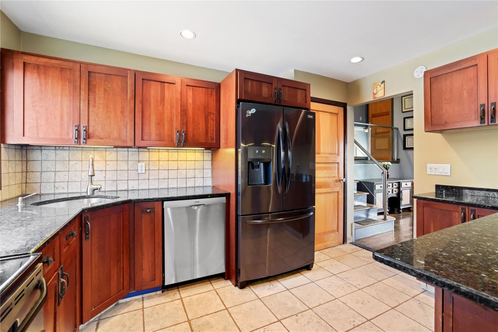10 of 38 - 1111 Steele Boulevard, Baldwin, NY