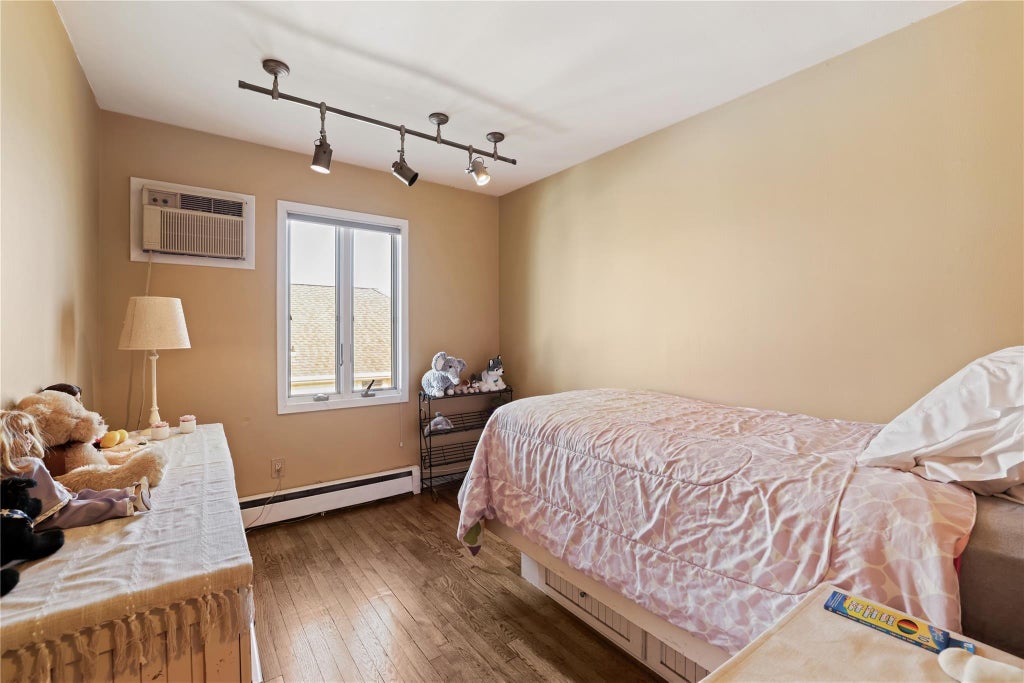 14 of 38 - 1111 Steele Boulevard, Baldwin, NY