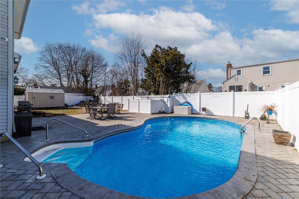 21 of 38 - 1111 Steele Boulevard, Baldwin, NY