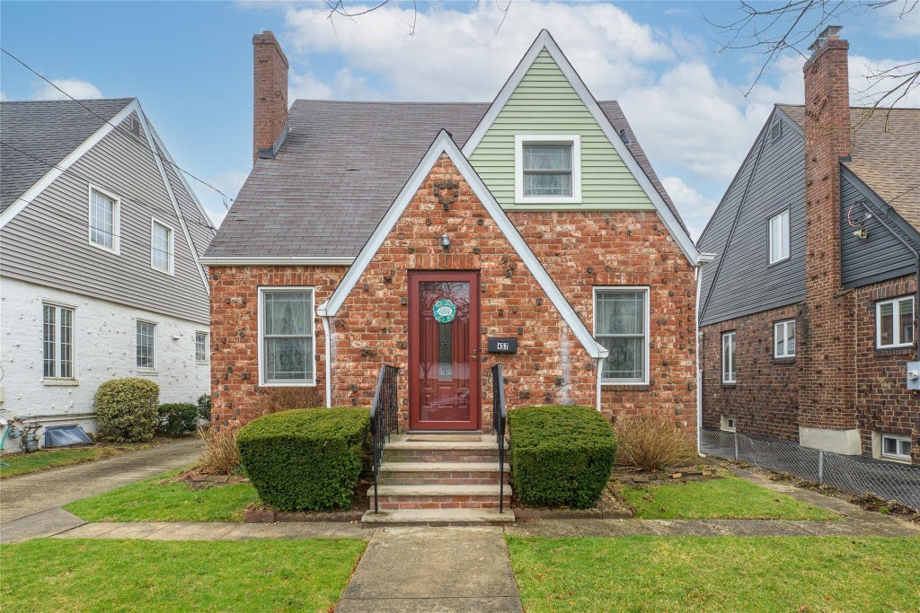 1 of 22 - 457 Pennsylvania Avenue, Williston Park, NY