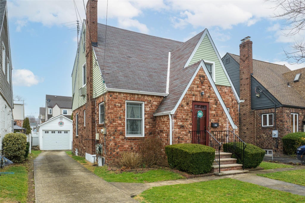 1 of 22 - 457 Pennsylvania Avenue, Williston Park, NY