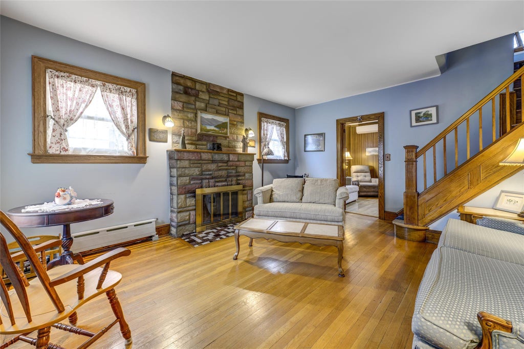 3 of 22 - 457 Pennsylvania Avenue, Williston Park, NY