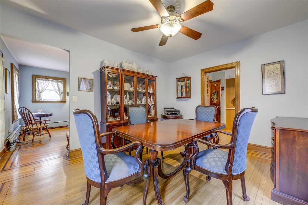 6 of 22 - 457 Pennsylvania Avenue, Williston Park, NY