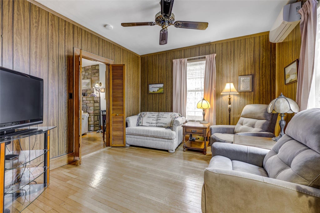 7 of 22 - 457 Pennsylvania Avenue, Williston Park, NY
