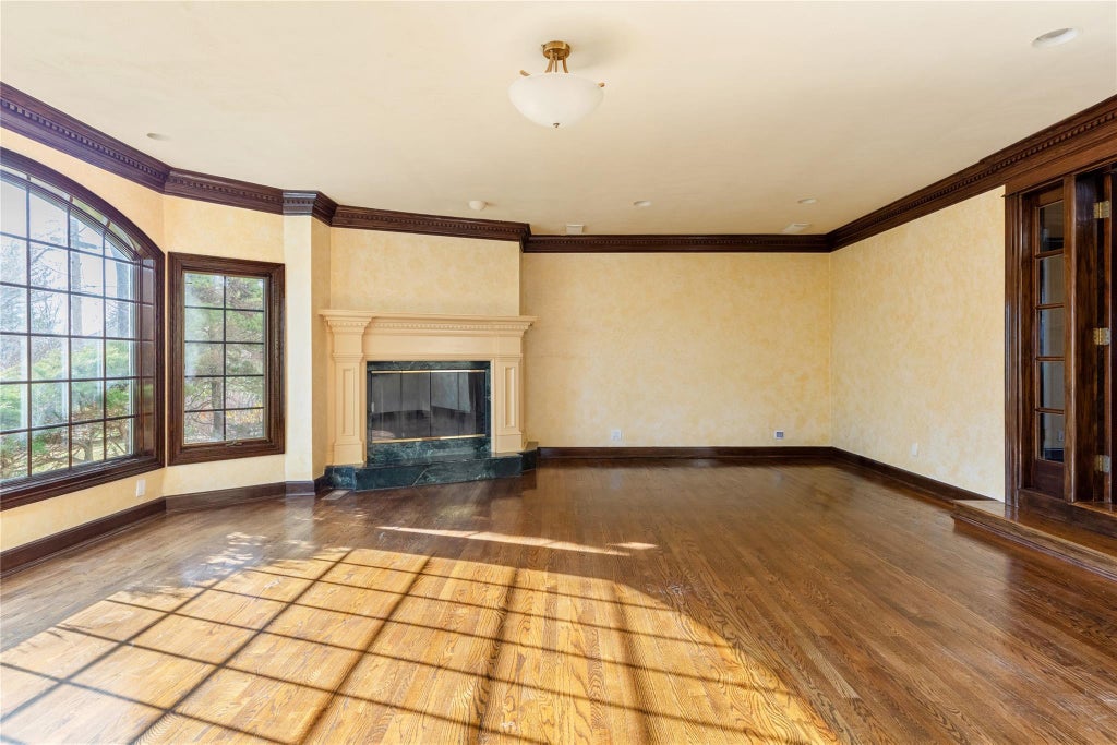 10 of 33 - 20 Ridge Drive, Great Neck, NY