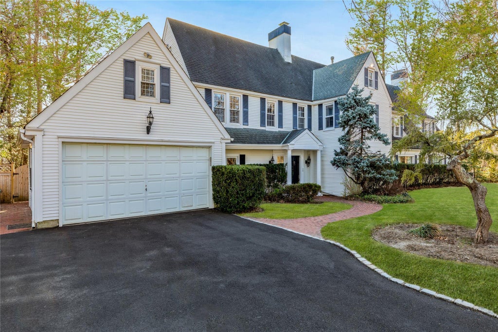 2 of 33 - 20 Ridge Drive, Great Neck, NY