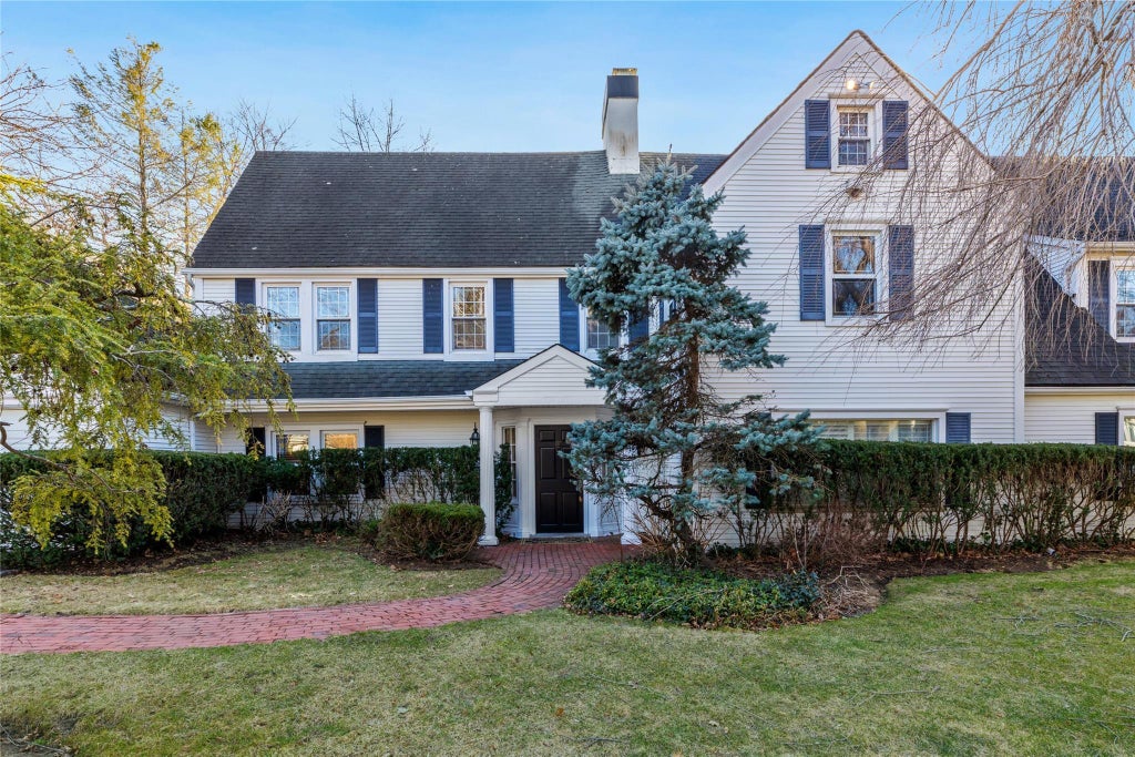 29 of 33 - 20 Ridge Drive, Great Neck, NY