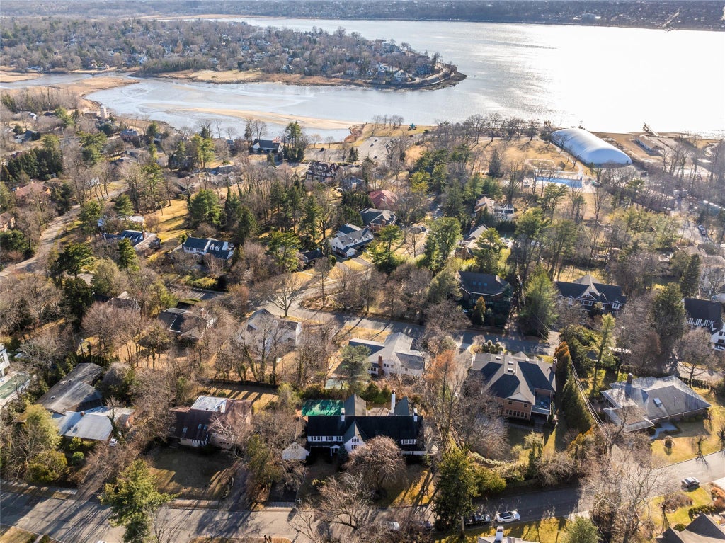 31 of 33 - 20 Ridge Drive, Great Neck, NY