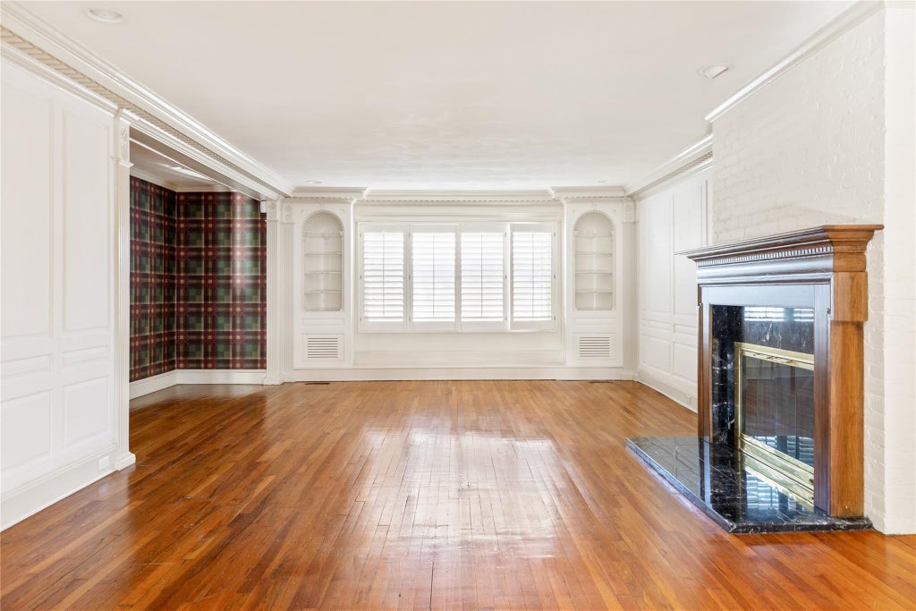 5 of 33 - 20 Ridge Drive, Great Neck, NY