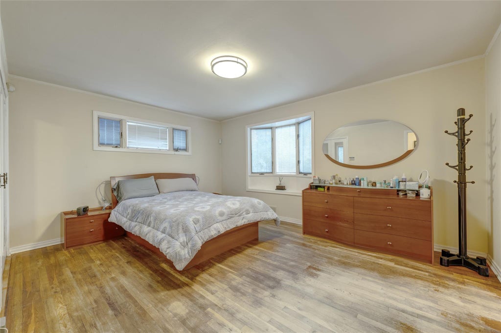 11 of 21 - 53 Knollwood Road, Roslyn, NY