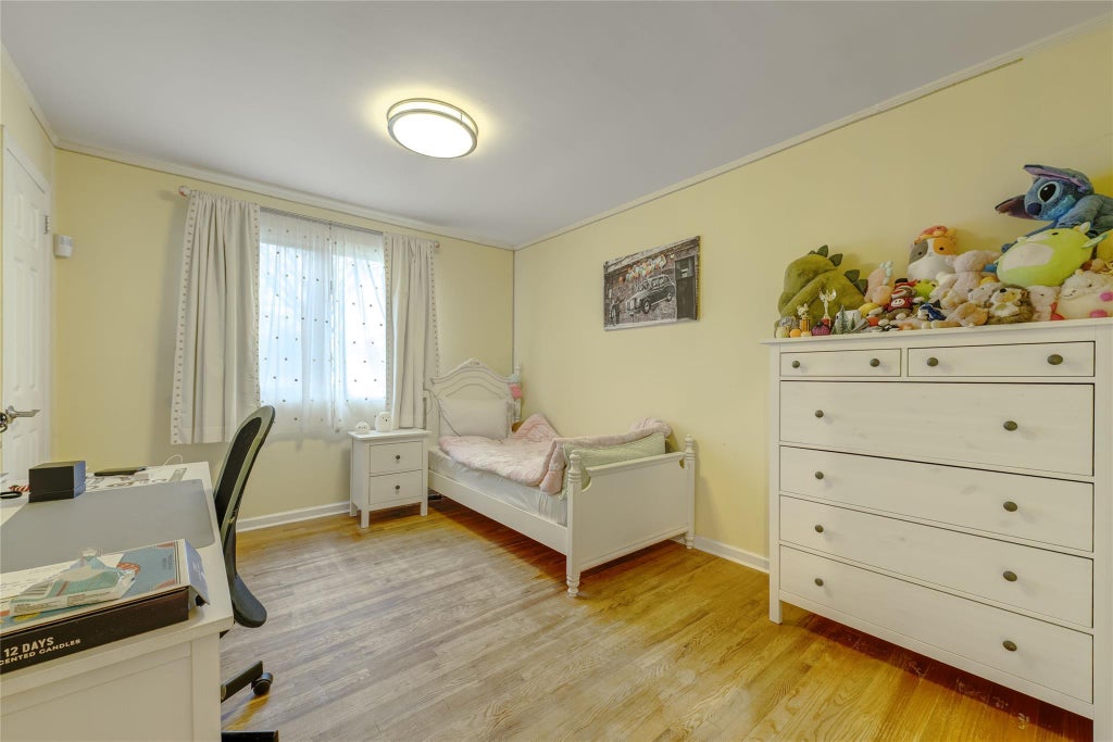 13 of 21 - 53 Knollwood Road, Roslyn, NY