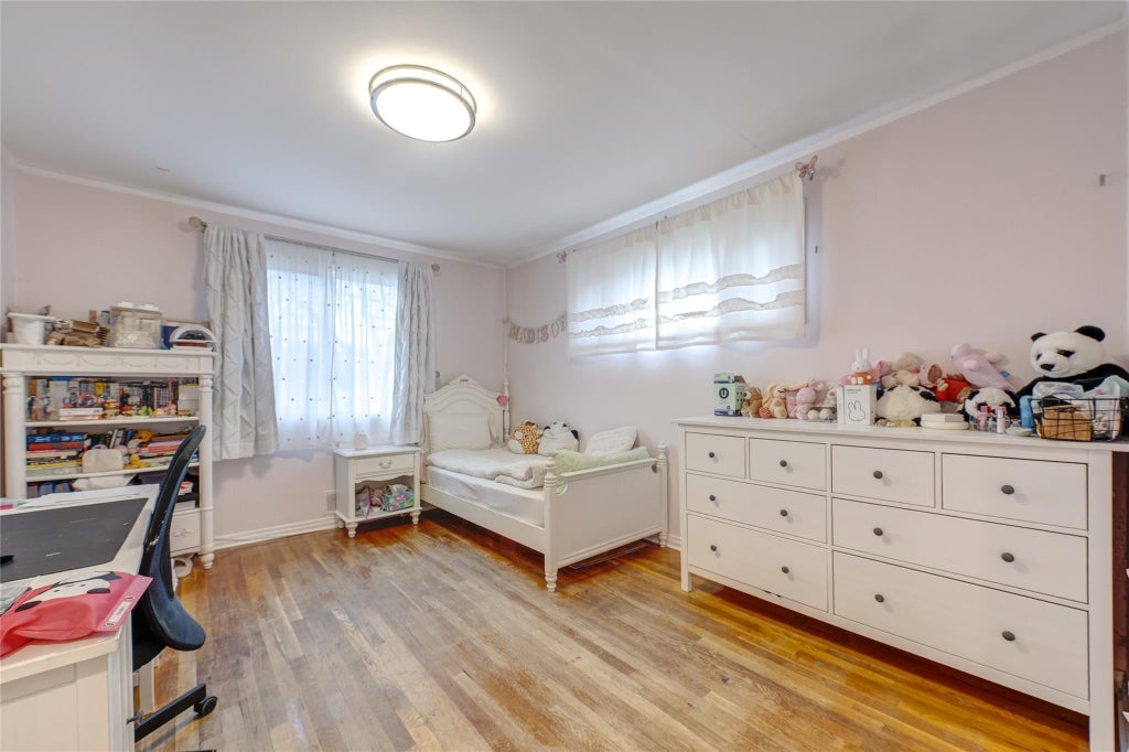 14 of 21 - 53 Knollwood Road, Roslyn, NY