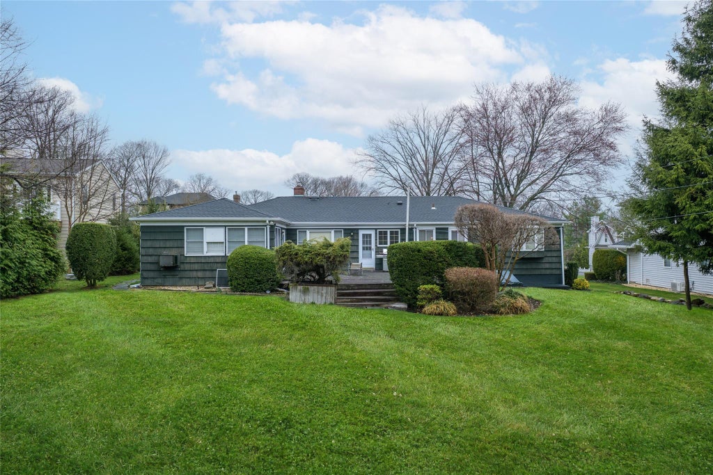 15 of 21 - 53 Knollwood Road, Roslyn, NY