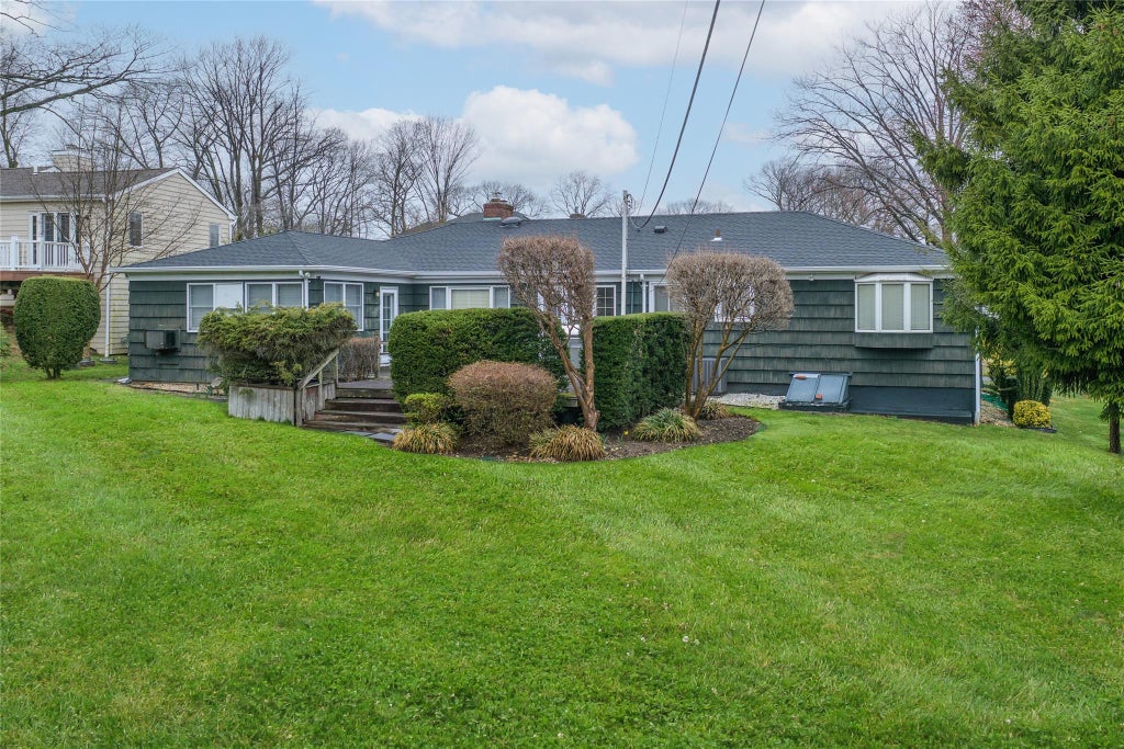 16 of 21 - 53 Knollwood Road, Roslyn, NY