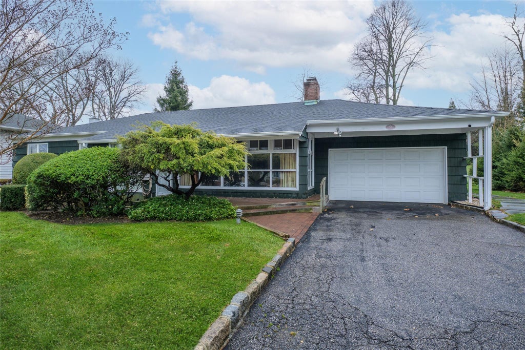 2 of 21 - 53 Knollwood Road, Roslyn, NY