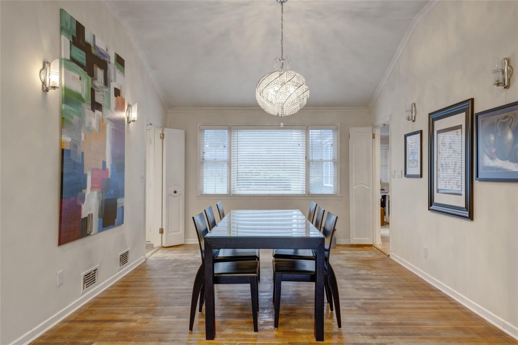 6 of 21 - 53 Knollwood Road, Roslyn, NY