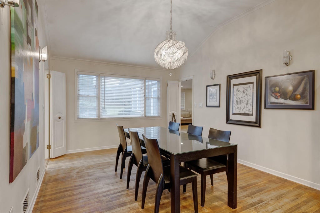7 of 21 - 53 Knollwood Road, Roslyn, NY