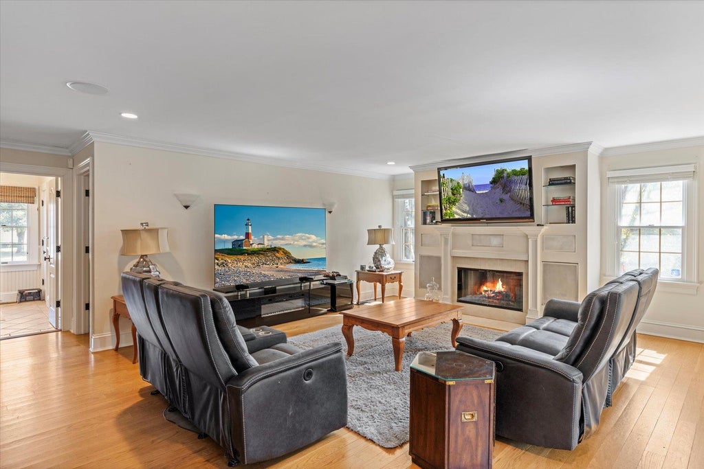 11 of 34 - 18 Landing Lane, East Quogue, NY
