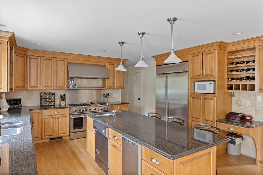 5 of 34 - 18 Landing Lane, East Quogue, NY