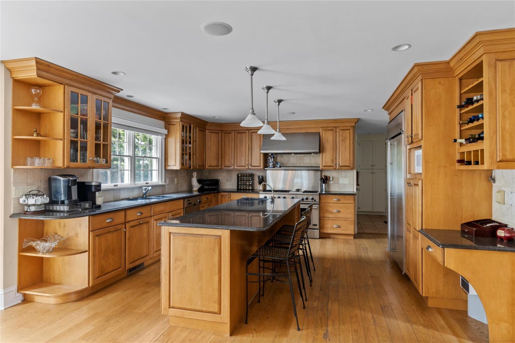 6 of 34 - 18 Landing Lane, East Quogue, NY