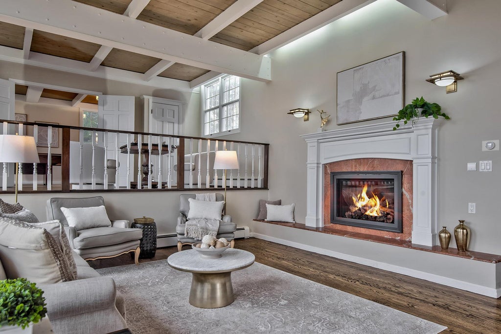 14 of 46 - 5 North Drive, Manhasset, NY