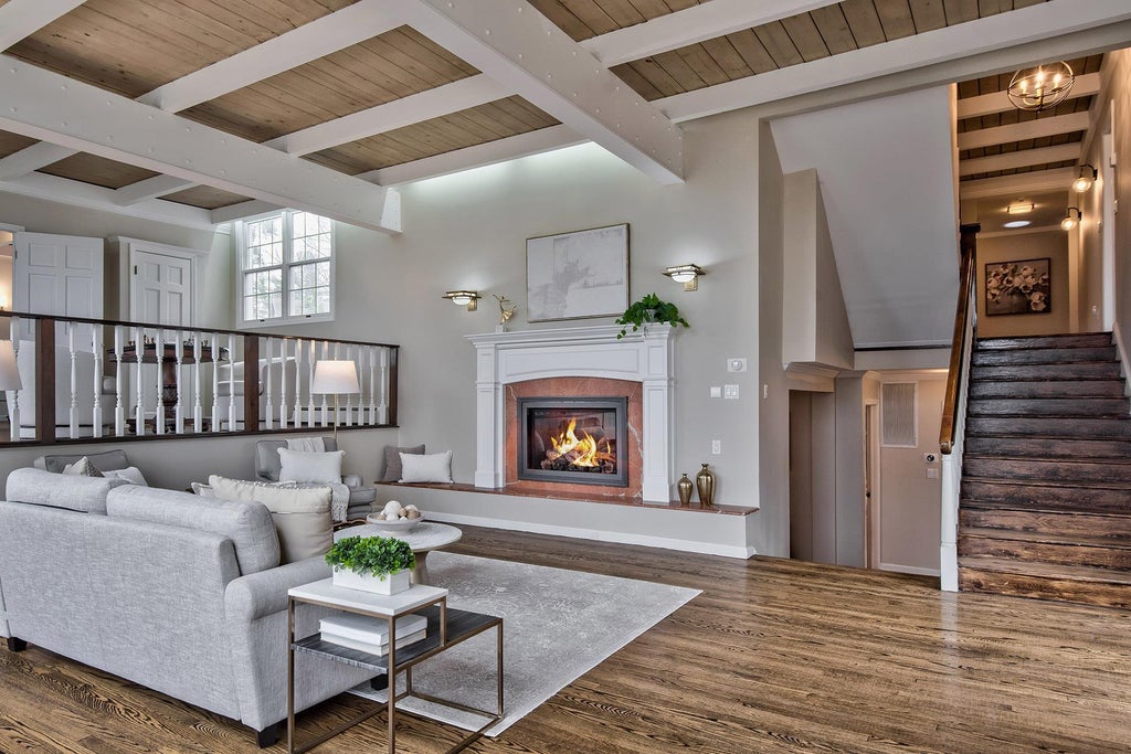 15 of 46 - 5 North Drive, Manhasset, NY