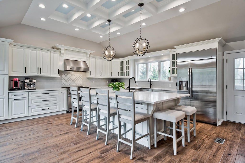 24 of 46 - 5 North Drive, Manhasset, NY