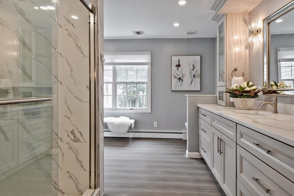 32 of 46 - 5 North Drive, Manhasset, NY