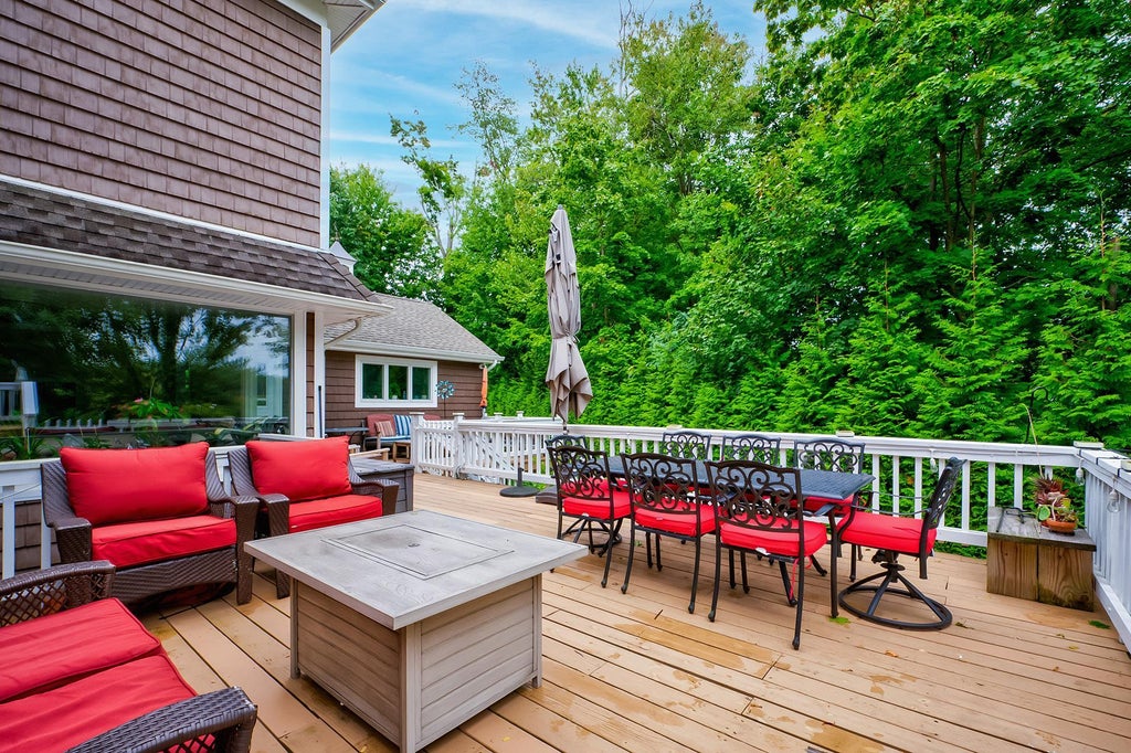38 of 46 - 5 North Drive, Manhasset, NY