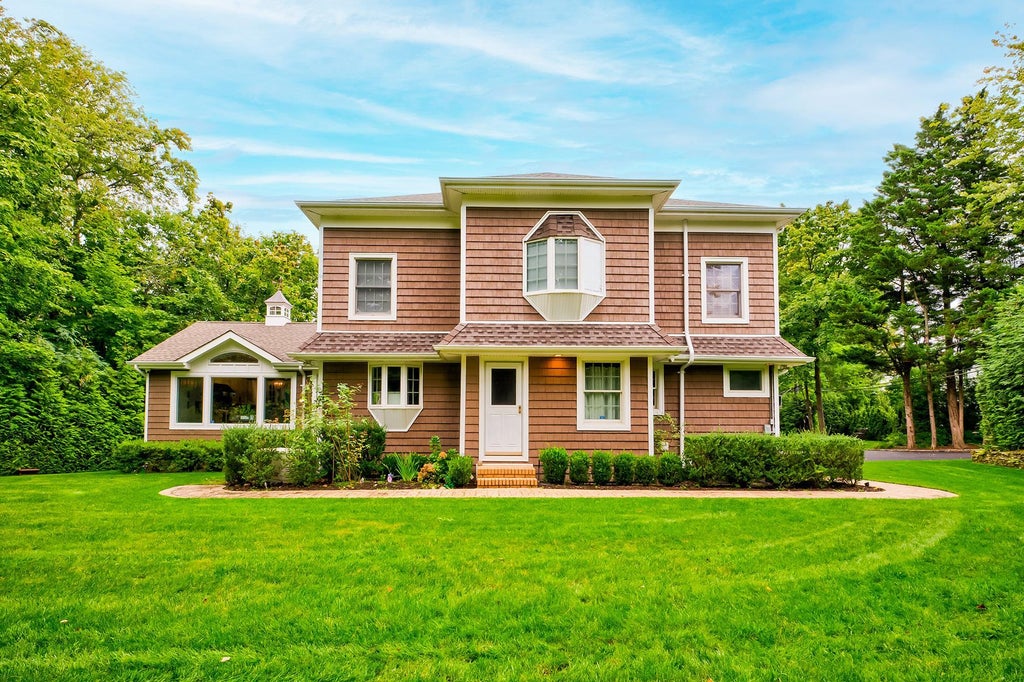 3 of 46 - 5 North Drive, Manhasset, NY