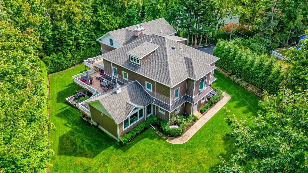 5 of 46 - 5 North Drive, Manhasset, NY
