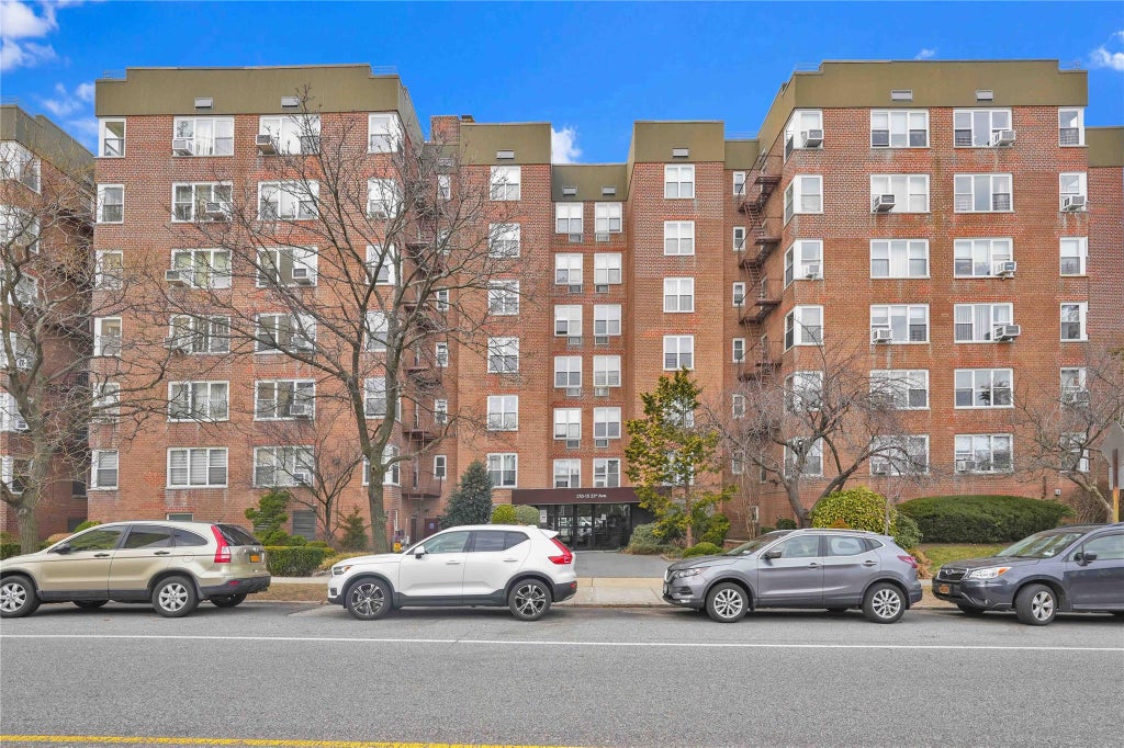 210-15 23rd Avenue # 3f, Bayside