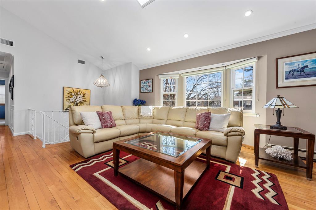 8 of 32 - 1017 Donna Court, Baldwin, NY