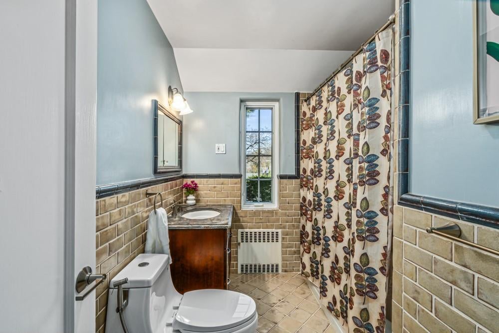 25 of 35 - 132 Revere Road, Manhasset, NY