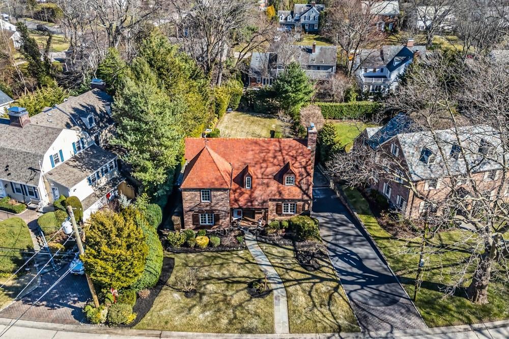 31 of 35 - 132 Revere Road, Manhasset, NY