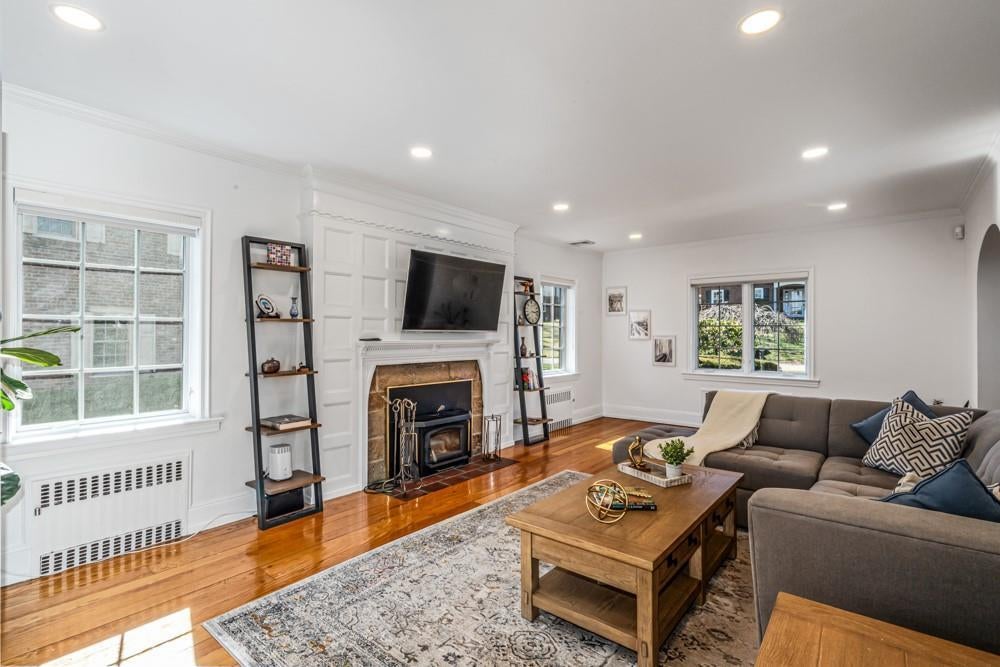 4 of 35 - 132 Revere Road, Manhasset, NY