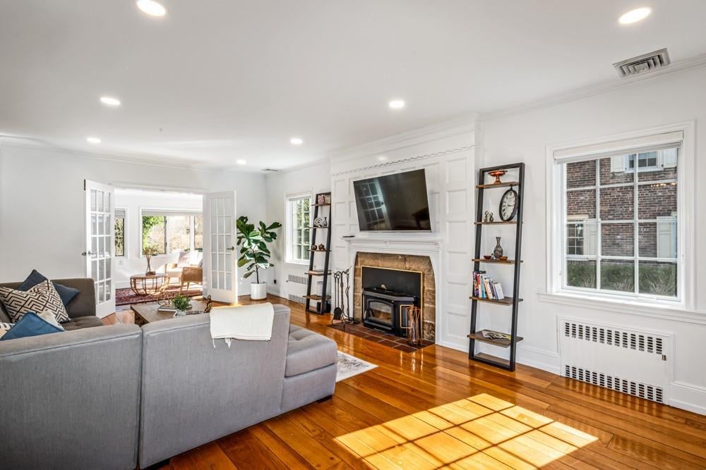 5 of 35 - 132 Revere Road, Manhasset, NY