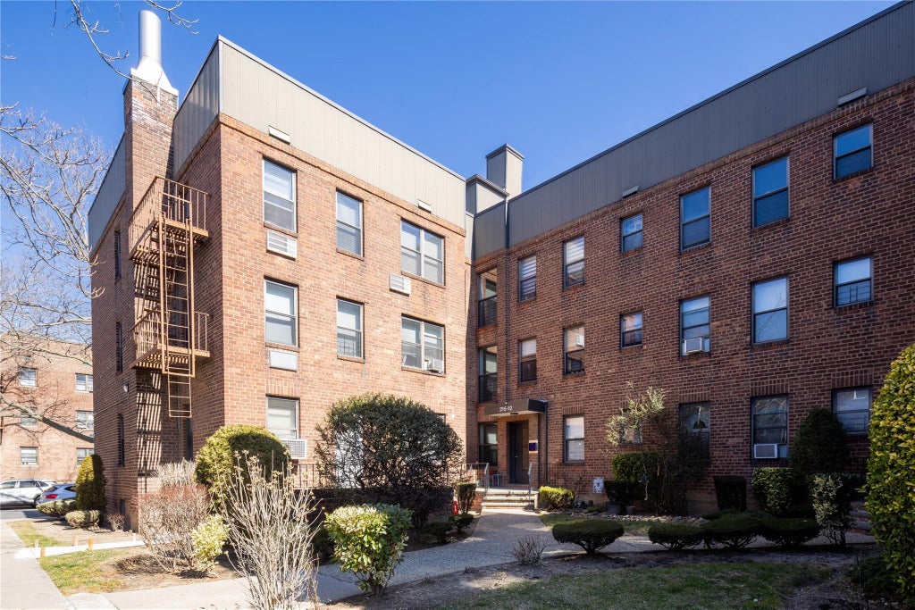 215-12 47th Avenue # 3a, Bayside