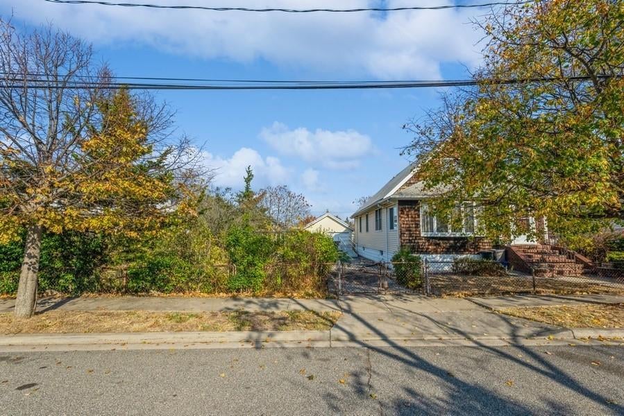 21 of 22 - 691 Arthur St., Baldwin, NY