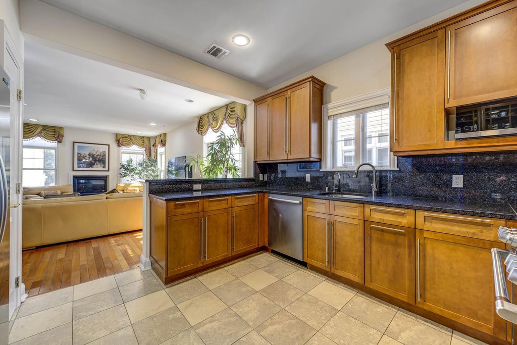 9 of 30 - 258 Harbor View Drive, Port Washington, NY